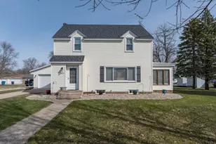 605 W Alden St, Arlington, MN 55307 - Photo 2