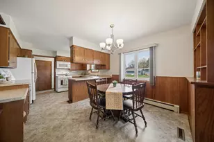 306 3rd Ave SE, Blooming Prairie, MN 55917 - Photo 2