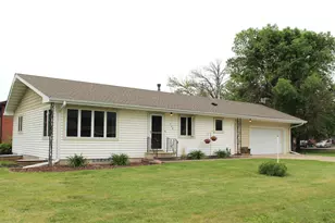306 3rd Ave SE, Blooming Prairie, MN 55917 - Photo 1
