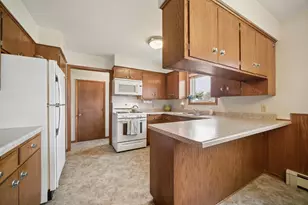 306 3rd Ave SE, Blooming Prairie, MN 55917 - Photo 6