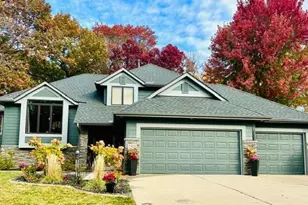 7832 18th St N, Oakdale, MN 55128 - Photo 2