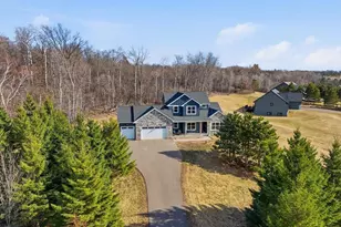 905 Gavin Pass, Hudson, WI 54016 - Photo 2