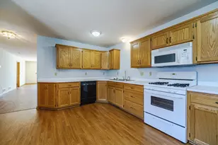 2334 Pinewood Dr, Shakopee, MN 55379 - Photo 10