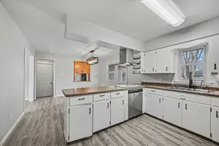 363 N Waterville Ave, Le Center, MN 56057 - Photo 12