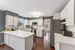 6068 Olinger Cir, Edina, MN 55436 - Photo 8