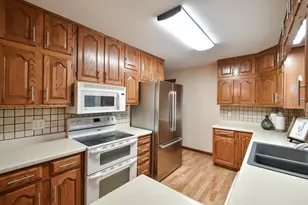 905 Larson Dr, Zumbrota, MN 55992 - Photo 4