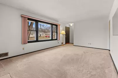 2662 1st Avenue E, North Saint Paul, MN 55109 - Photo 2