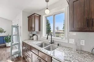 932 Forest Edge Dr, Jordan, MN 55352 - Photo 10