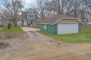 361 Emory St, Tracy, MN 56175 - Photo 12
