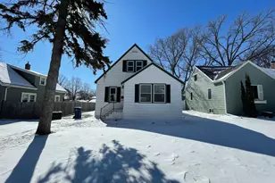 911 W Cavour Ave, Fergus Falls, MN 56537 - Photo 1