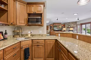 6815 Ruby Ln, Chanhassen, MN 55317 - Photo 28
