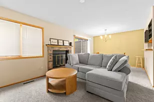 28 Elton Ridge Ct NW, Rochester, MN 55901 - Photo 4
