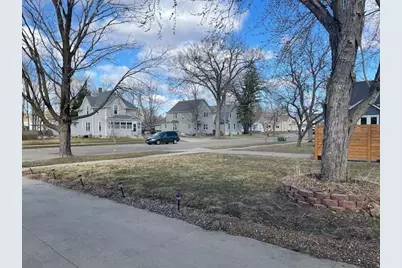 309 5th Street SW, Austin, MN 55912 - Photo 2