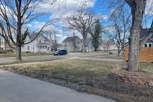 309 5th St SW, Austin, MN 55912 - Photo 2