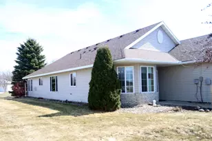 601 Cottonwood Ave N, Litchfield, MN 55355 - Photo 2