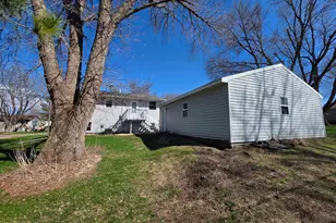 1617 Crystal Dr, Albert Lea, MN 56007 - Photo 4