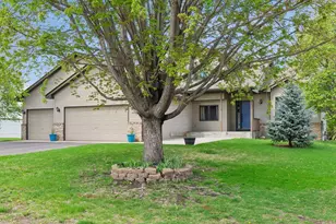 10916 Timberline Dr N, Champlin, MN 55316 - Photo 2