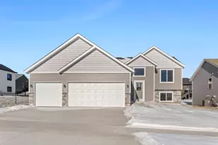 2009 Goldenray Dr, Faribault, MN 55021 - Photo 2