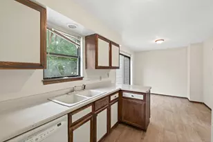 6618 Camden Dr, Brooklyn Center, MN 55430 - Photo 10