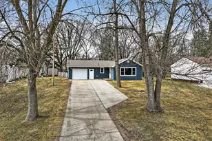 311 N Quincy St, Alexandria, MN 56308 - Photo 2