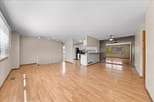 1604 Helmo Ave N, Oakdale, MN 55128 - Photo 8