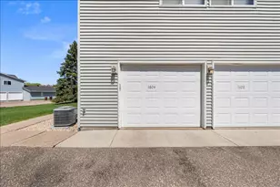 1604 Helmo Ave N, Oakdale, MN 55128 - Photo 34