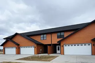 805 Viburnum St, Belle Plaine, MN 56011 - Photo 2