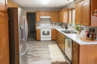 6221 Townsview Ln SE, Rochester, MN 55904 - Photo 4