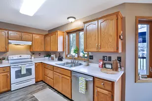 6221 Townsview Ln SE, Rochester, MN 55904 - Photo 10