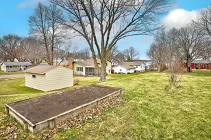 305 12th St SE, Waseca, MN 56093 - Photo 6