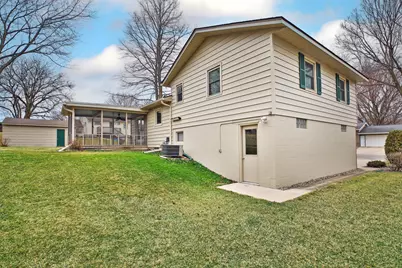 305 12th Street SE, Waseca, MN 56093 - Photo 4