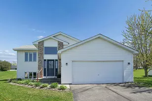 138 Alva St, Waconia, MN 55387 - Photo 2