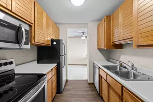 1181 Edgcumbe Rd, Saint Paul, MN 55105 - Photo 6