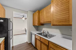 1181 Edgcumbe Rd, Saint Paul, MN 55105 - Photo 6