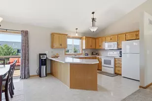 936 S Chestnut St, Belle Plaine, MN 56011 - Photo 6
