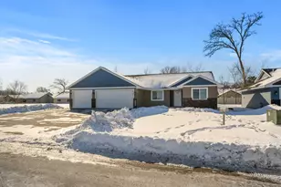 7268 Hawthorne Ct, North Branch, MN 55056 - Photo 2