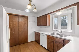 2460 E Meadow Dr, North Saint Paul, MN 55109 - Photo 12