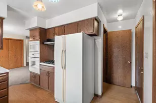 2460 E Meadow Dr, North Saint Paul, MN 55109 - Photo 16