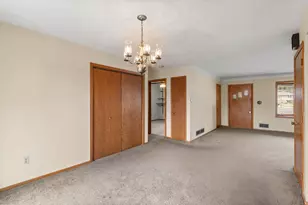 2460 E Meadow Dr, North Saint Paul, MN 55109 - Photo 20