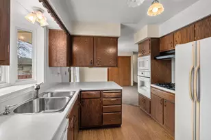 2460 E Meadow Dr, North Saint Paul, MN 55109 - Photo 14