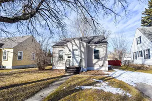 917 Main Ave N, Thief River Falls, MN 56701 - Photo 1