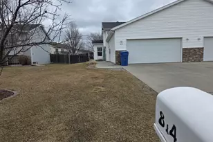 814 Woodbridge Cir, Dilworth, MN 56529 - Photo 2