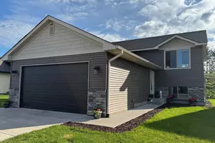 8885 Parkview Cir, Chisago City, MN 55013 - Photo 1