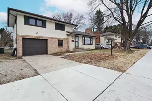 1479 Winthrop St N, Saint Paul, MN 55119 - Photo 2