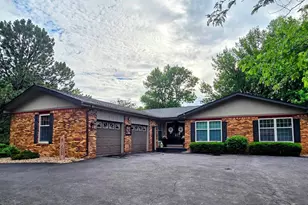 902 6th Ave SE, Pipestone, MN 56164 - Photo 2