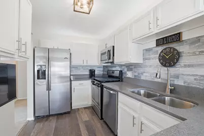 817 Evergreen Circle, Burnsville, MN 55337 - Photo 4