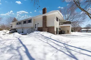 817 Evergreen Cir, Burnsville, MN 55337 - Photo 2