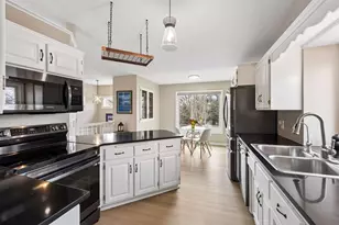 960 Saddlebrook Curve, Chanhassen, MN 55317 - Photo 4