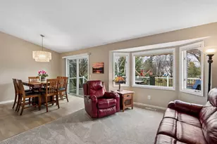 960 Saddlebrook Curve, Chanhassen, MN 55317 - Photo 8