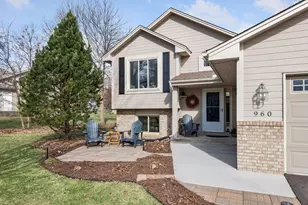 960 Saddlebrook Curve, Chanhassen, MN 55317 - Photo 2